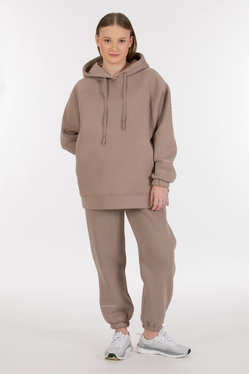 THREE YARN TRACKSUIT