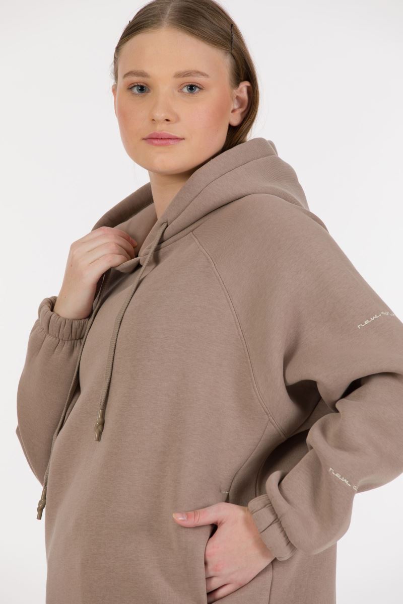 THREE YARN TRACKSUIT