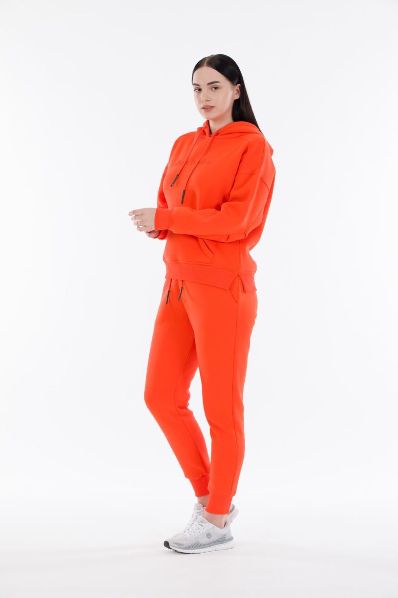 THREE YARN  TRACKSUIT