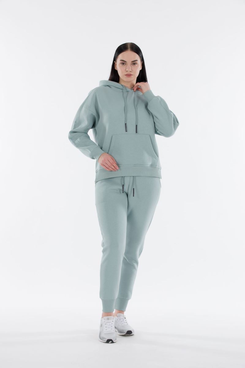 THREE YARN  TRACKSUIT