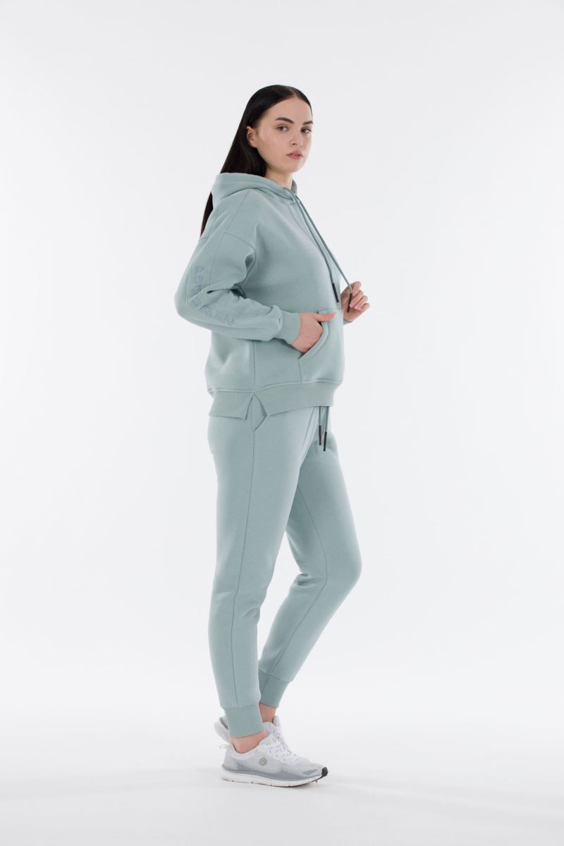 THREE YARN  TRACKSUIT