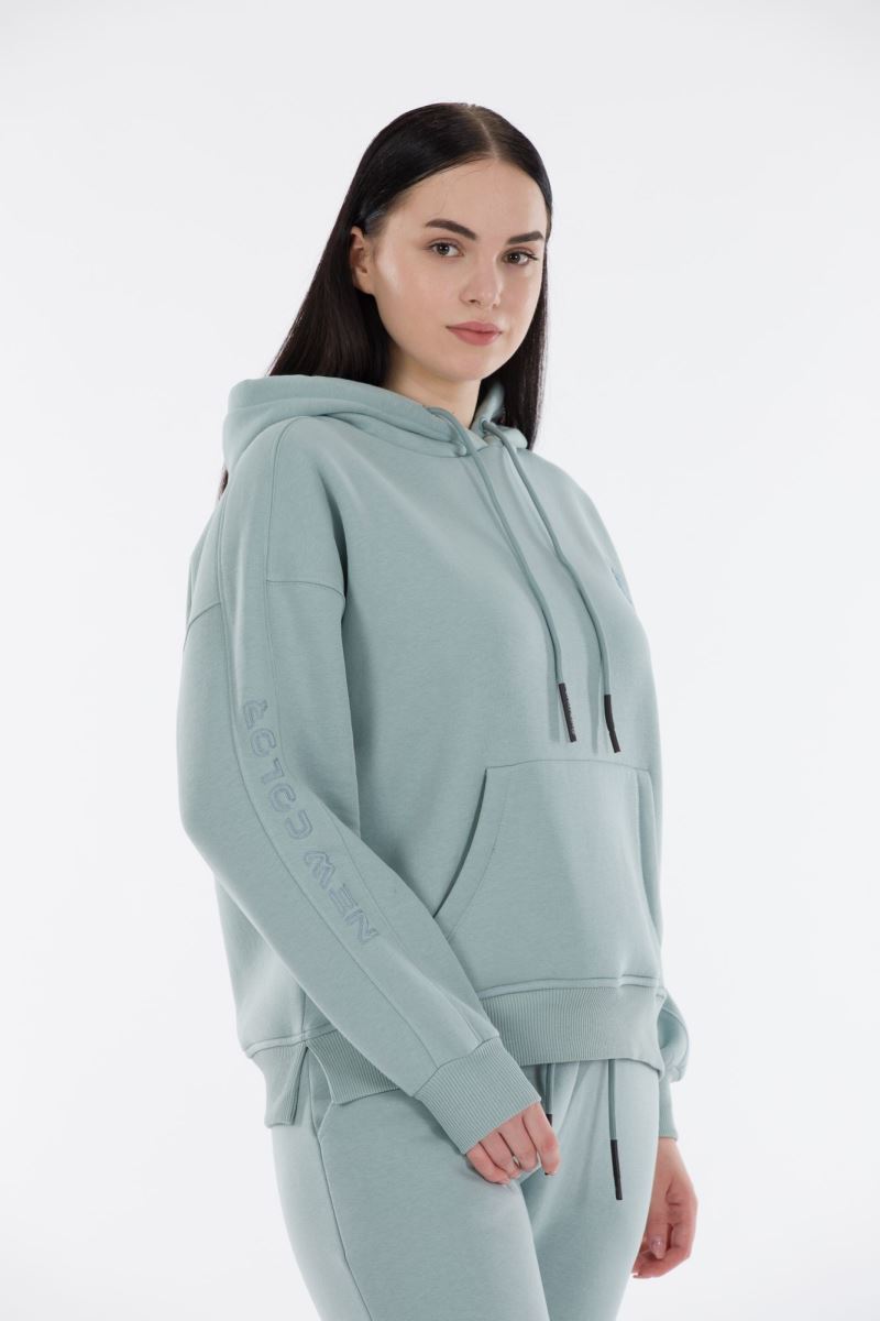 THREE YARN  TRACKSUIT