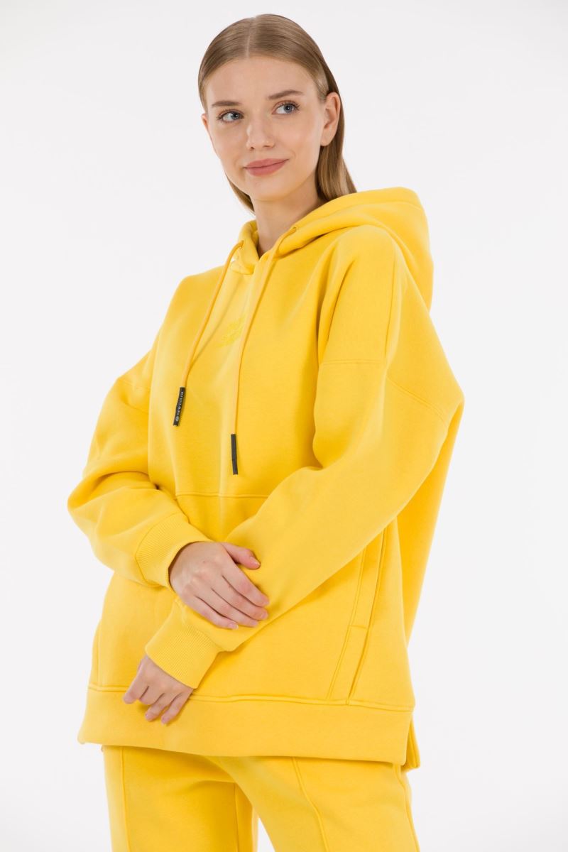 THREE YARN  TRACKSUIT