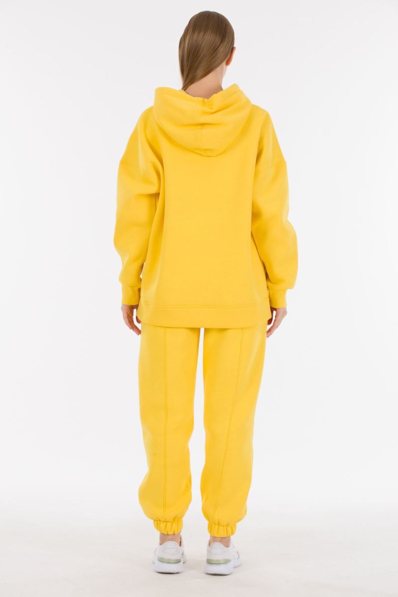 THREE YARN  TRACKSUIT