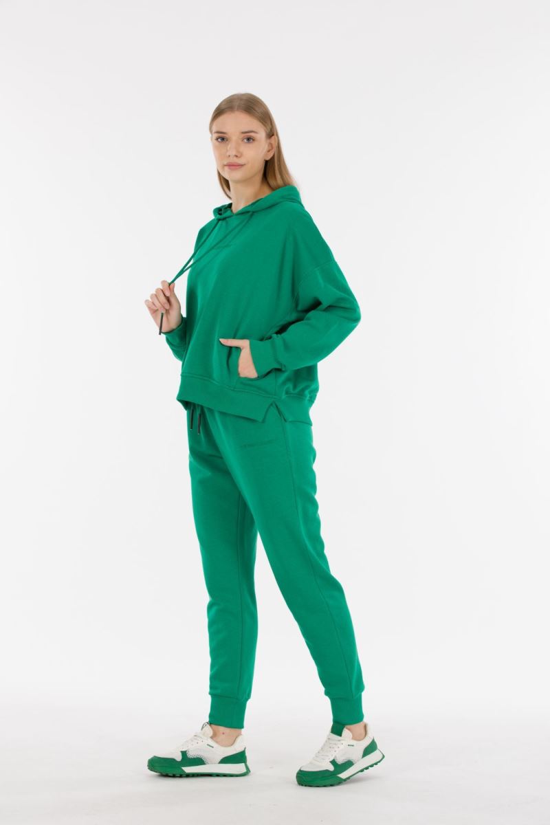 THREE YARN  TRACKSUIT
