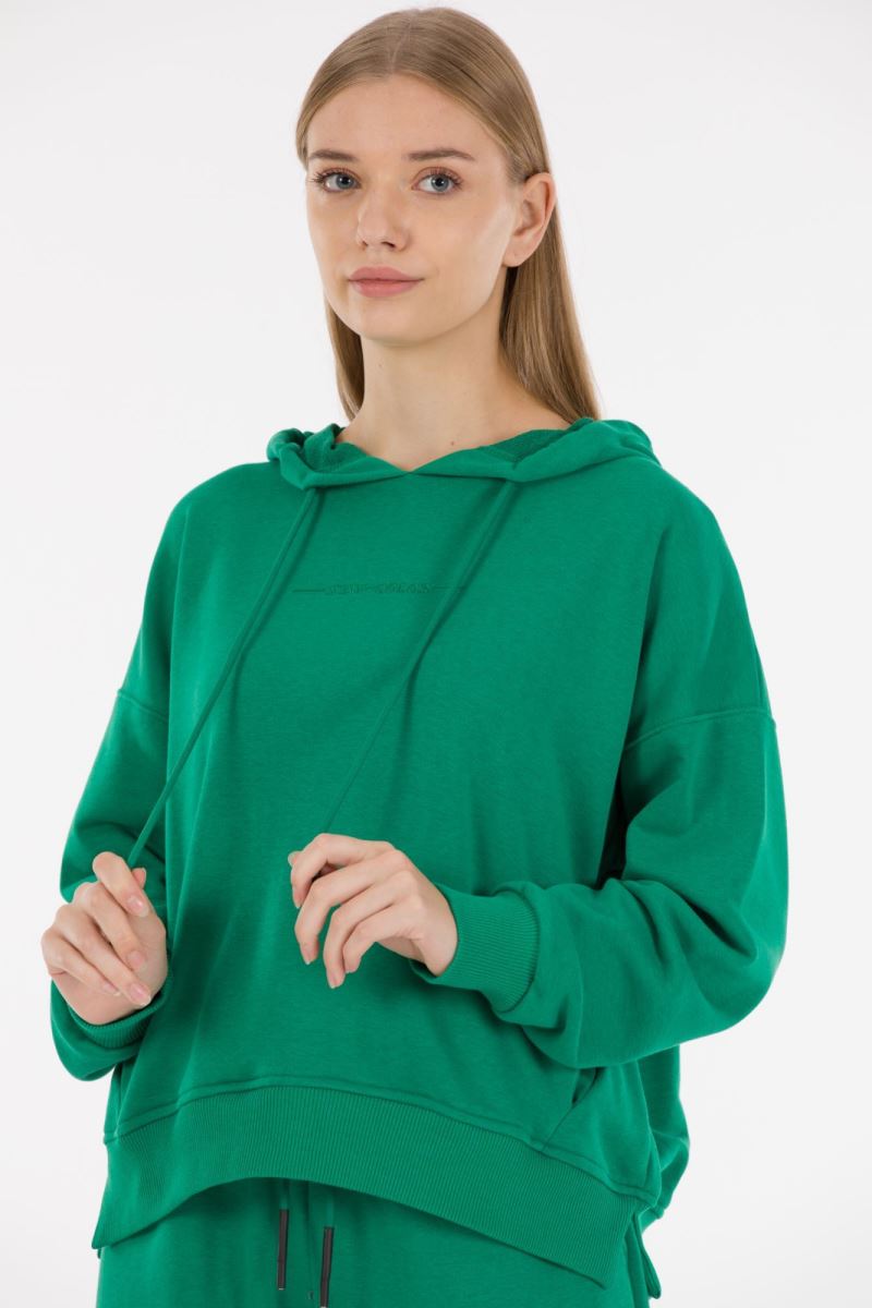 THREE YARN  TRACKSUIT