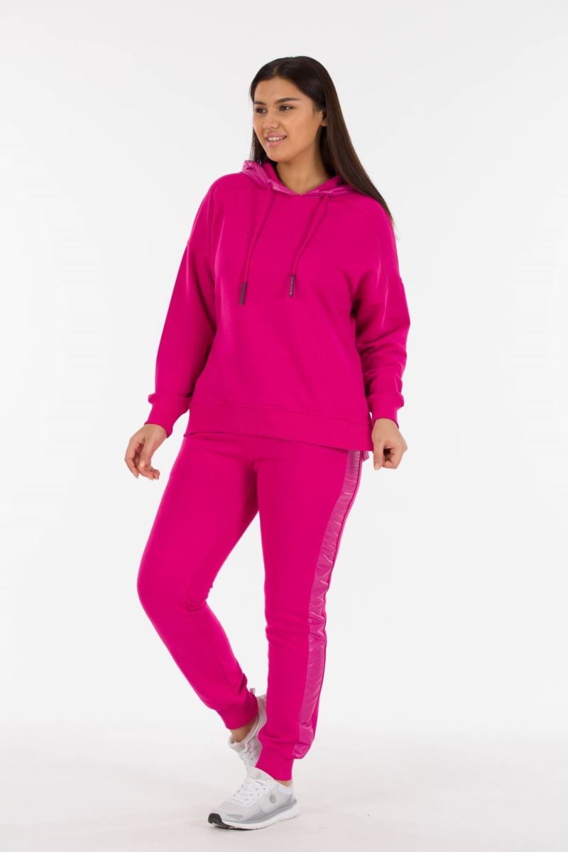 THREE YARN  TRACKSUIT