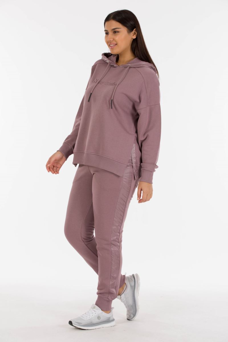 THREE YARN  TRACKSUIT