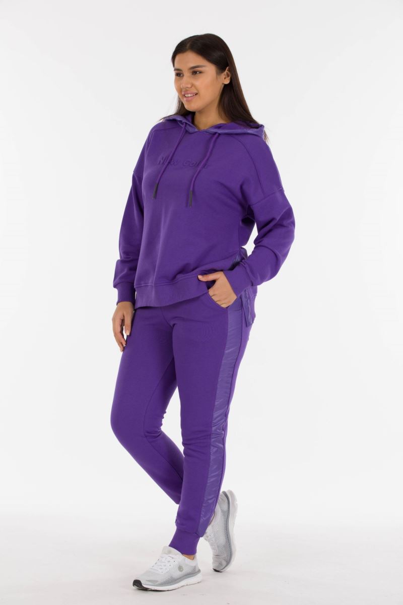 THREE YARN  TRACKSUIT