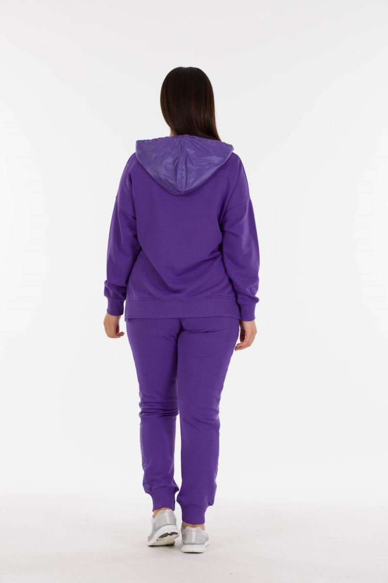 THREE YARN  TRACKSUIT