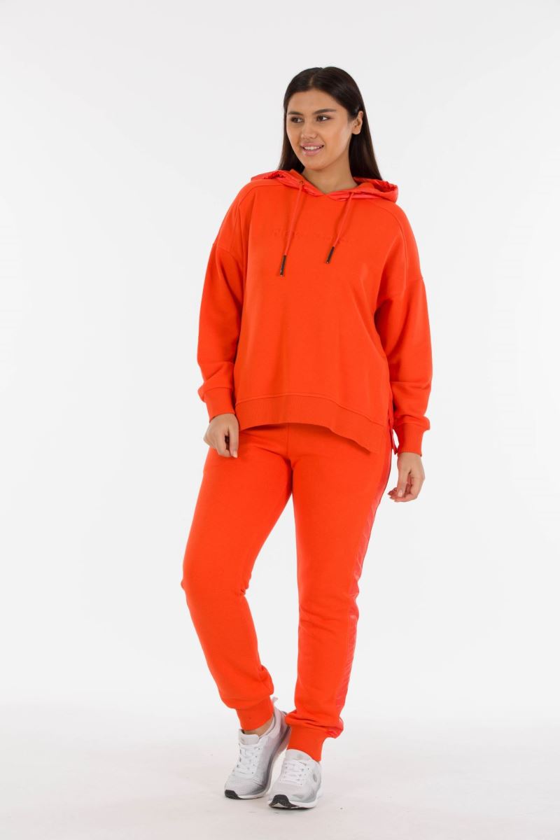 THREE YARN  TRACKSUIT