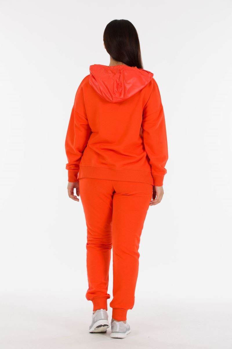 THREE YARN  TRACKSUIT