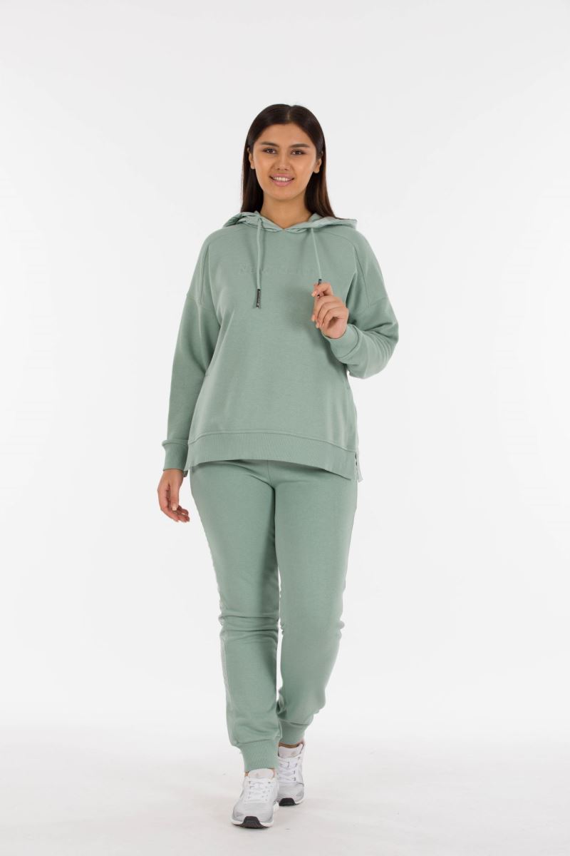 THREE YARN  TRACKSUIT