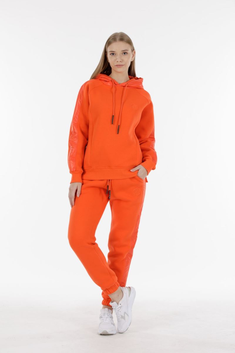 THREE YARN  TRACKSUIT