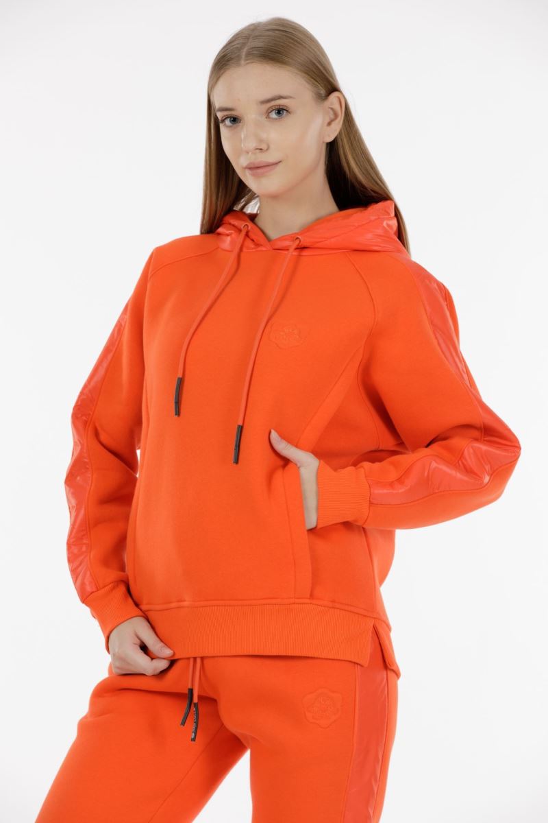 THREE YARN  TRACKSUIT