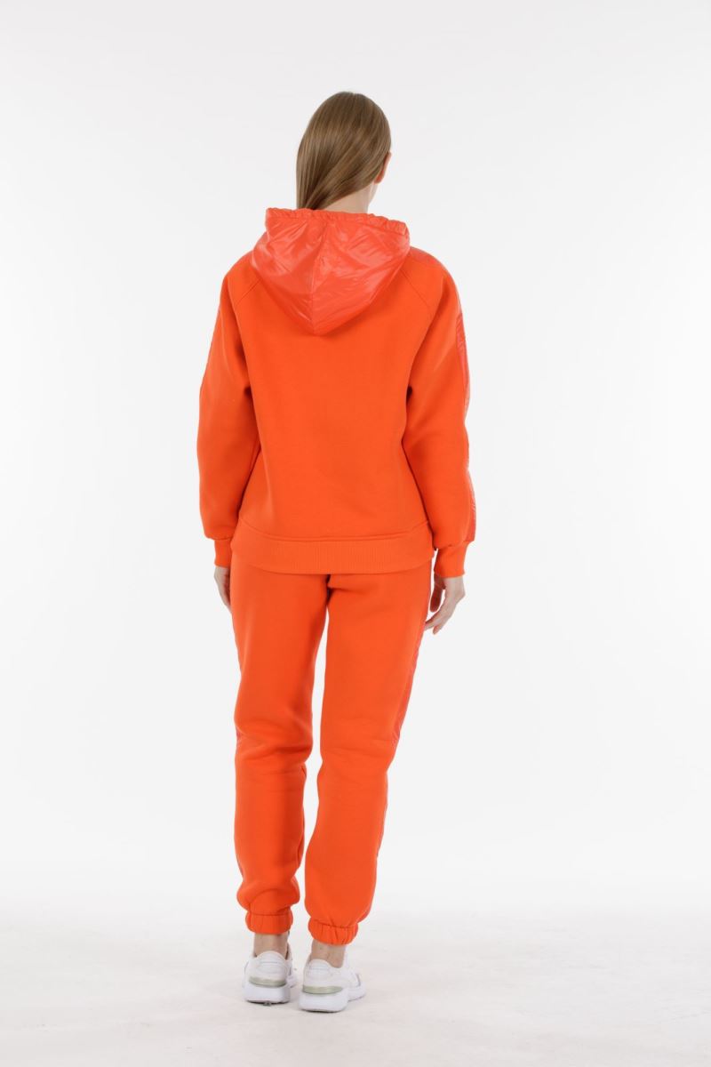 THREE YARN  TRACKSUIT
