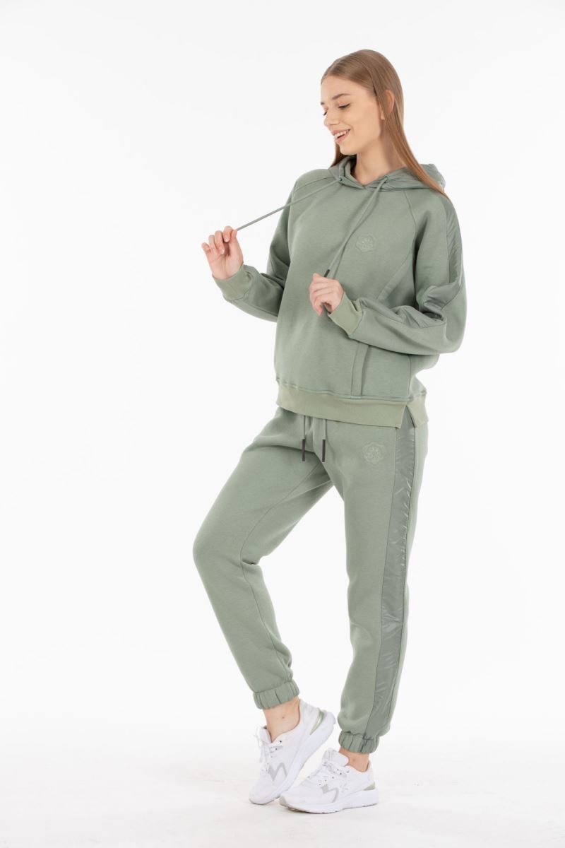 THREE YARN  TRACKSUIT