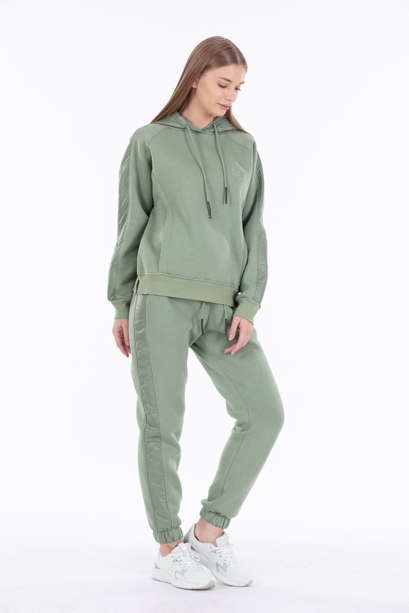 THREE YARN  TRACKSUIT
