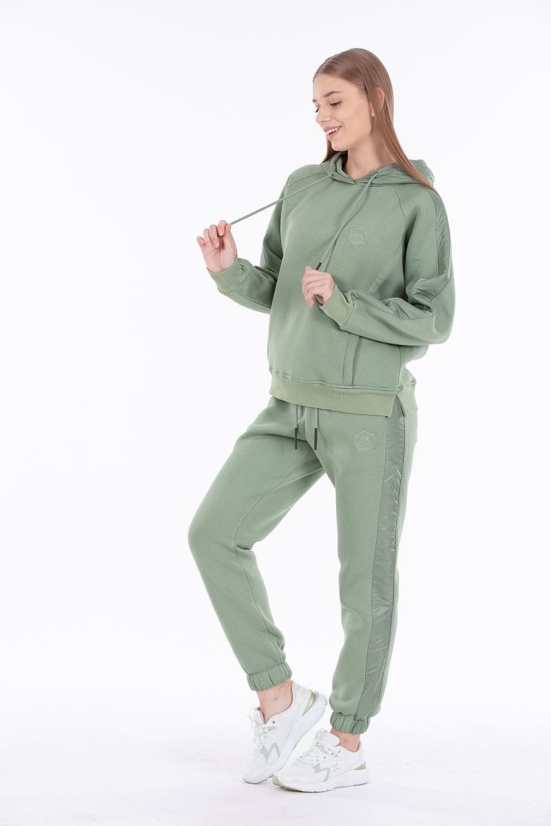 THREE YARN  TRACKSUIT