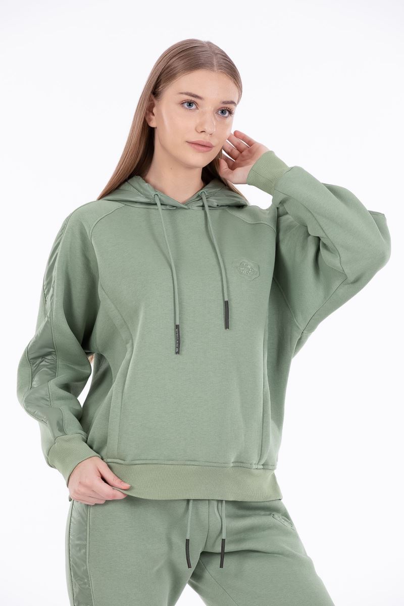 THREE YARN  TRACKSUIT