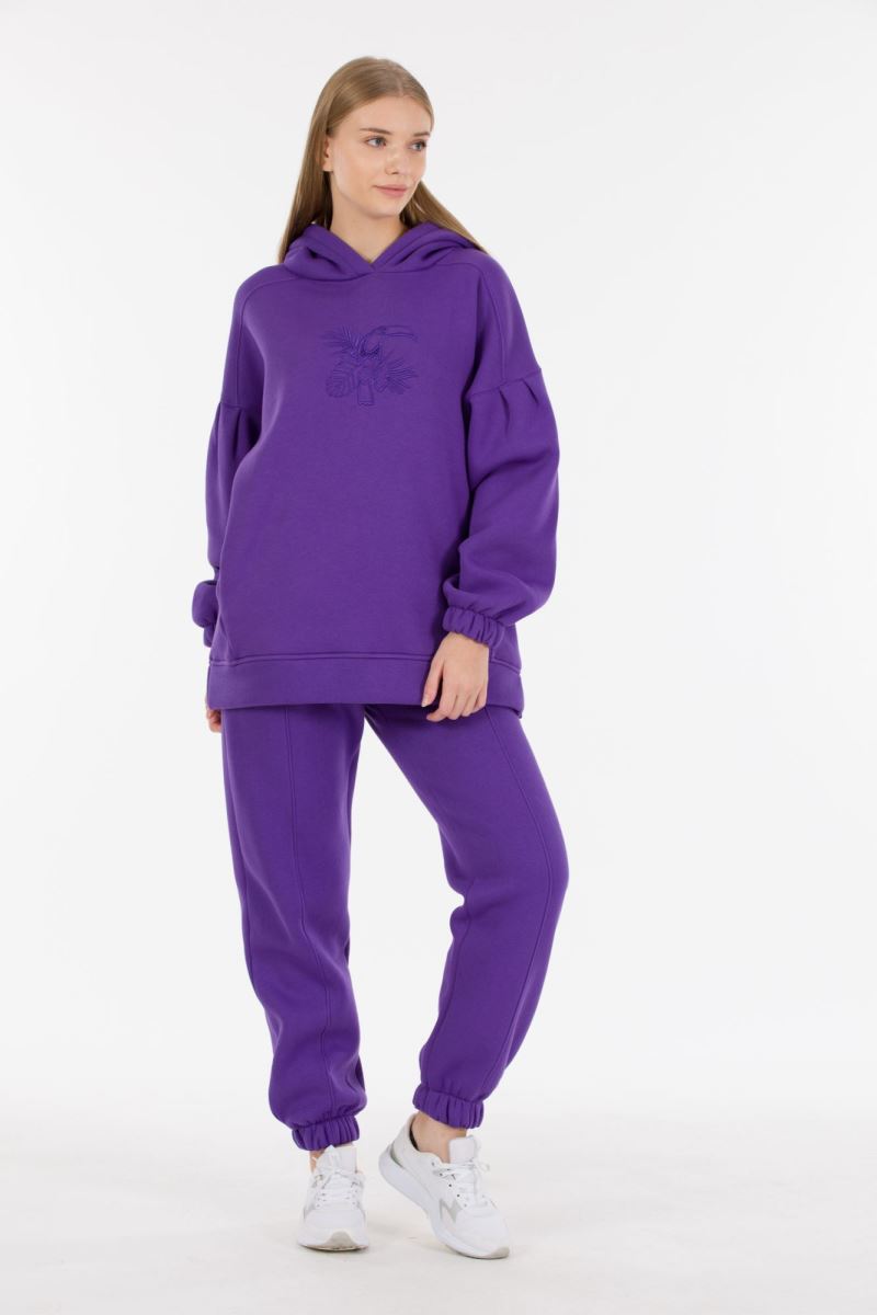 THREE YARN  TRACKSUIT