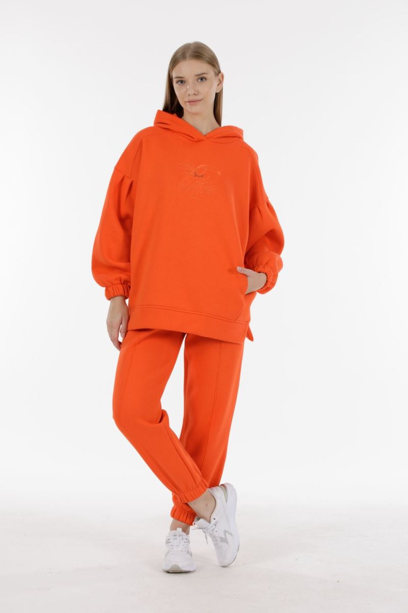 THREE YARN  TRACKSUIT