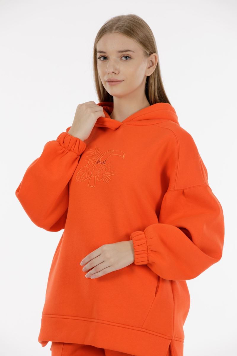 THREE YARN  TRACKSUIT