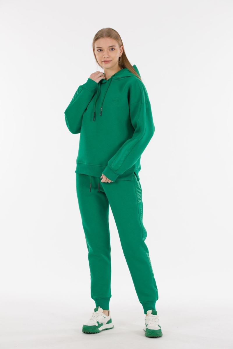 THREE YARN  TRACKSUIT