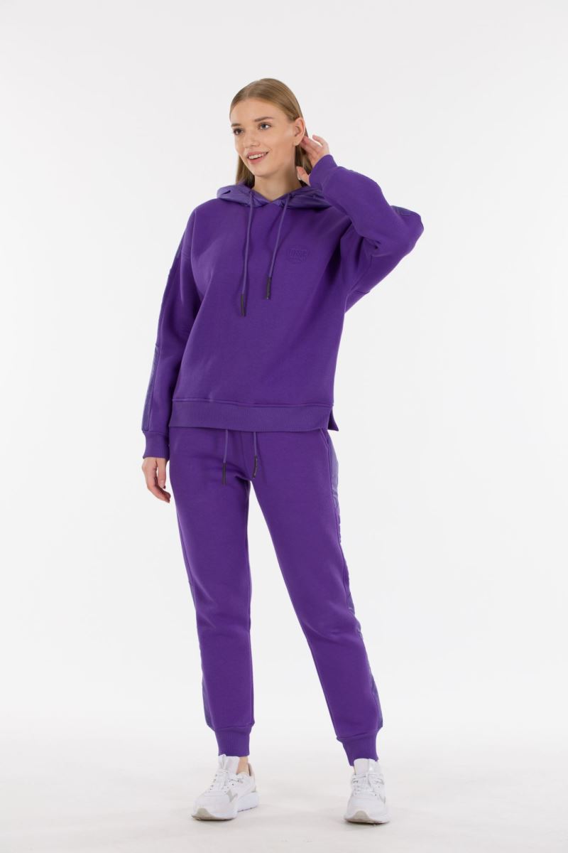 THREE YARN  TRACKSUIT