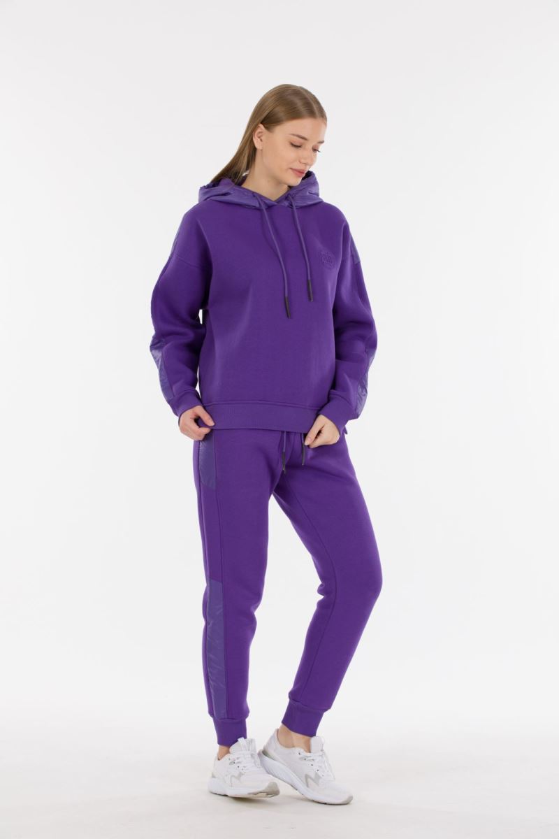 THREE YARN  TRACKSUIT