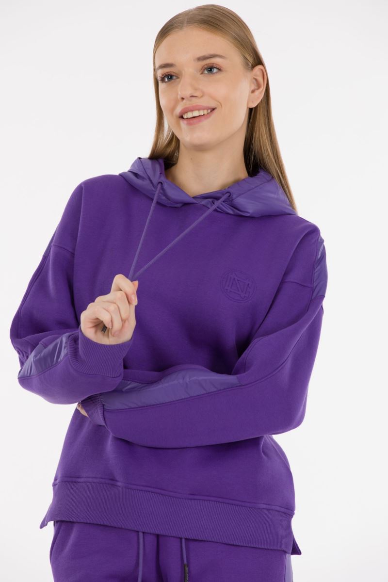 THREE YARN  TRACKSUIT