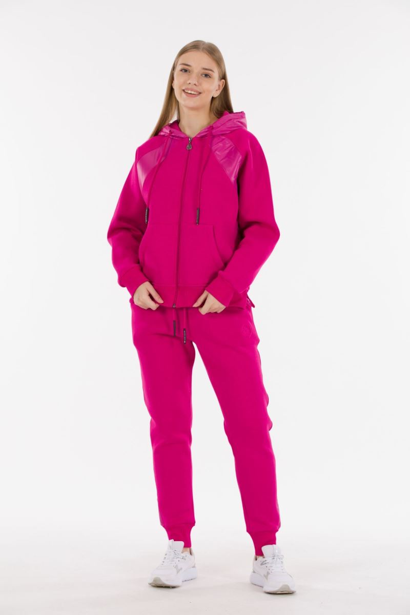 THREE YARN  TRACKSUIT