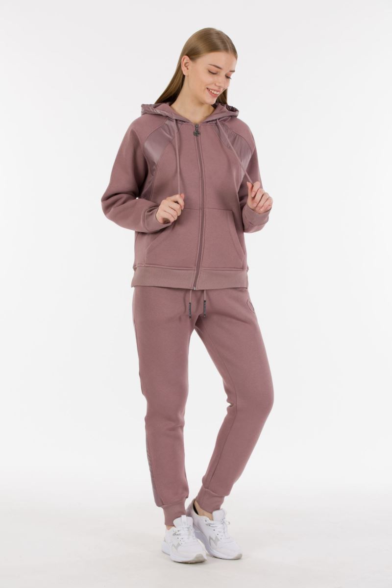THREE YARN  TRACKSUIT