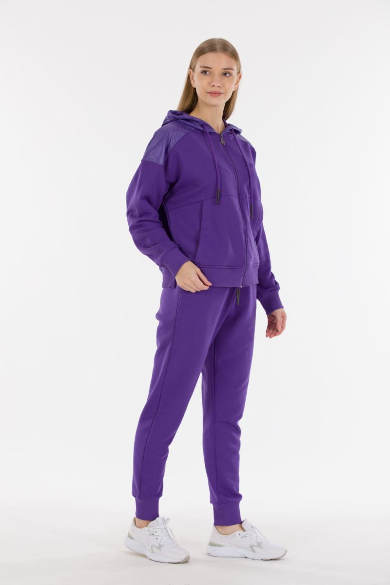THREE YARN  TRACKSUIT
