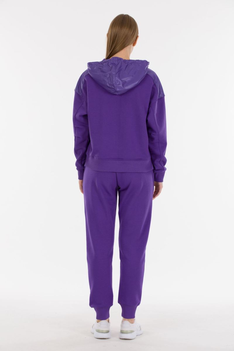THREE YARN  TRACKSUIT