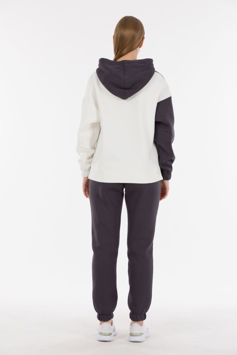 THREE YARN  TRACKSUIT