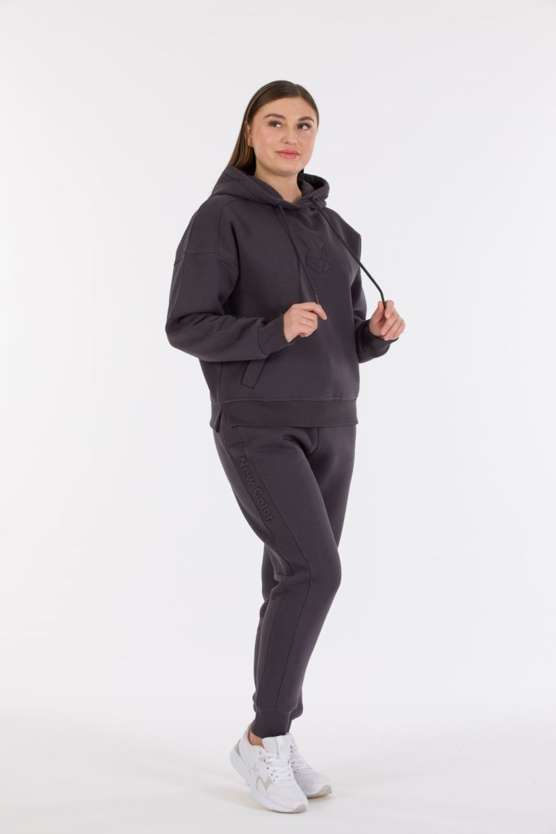 THREE YARN  TRACKSUIT