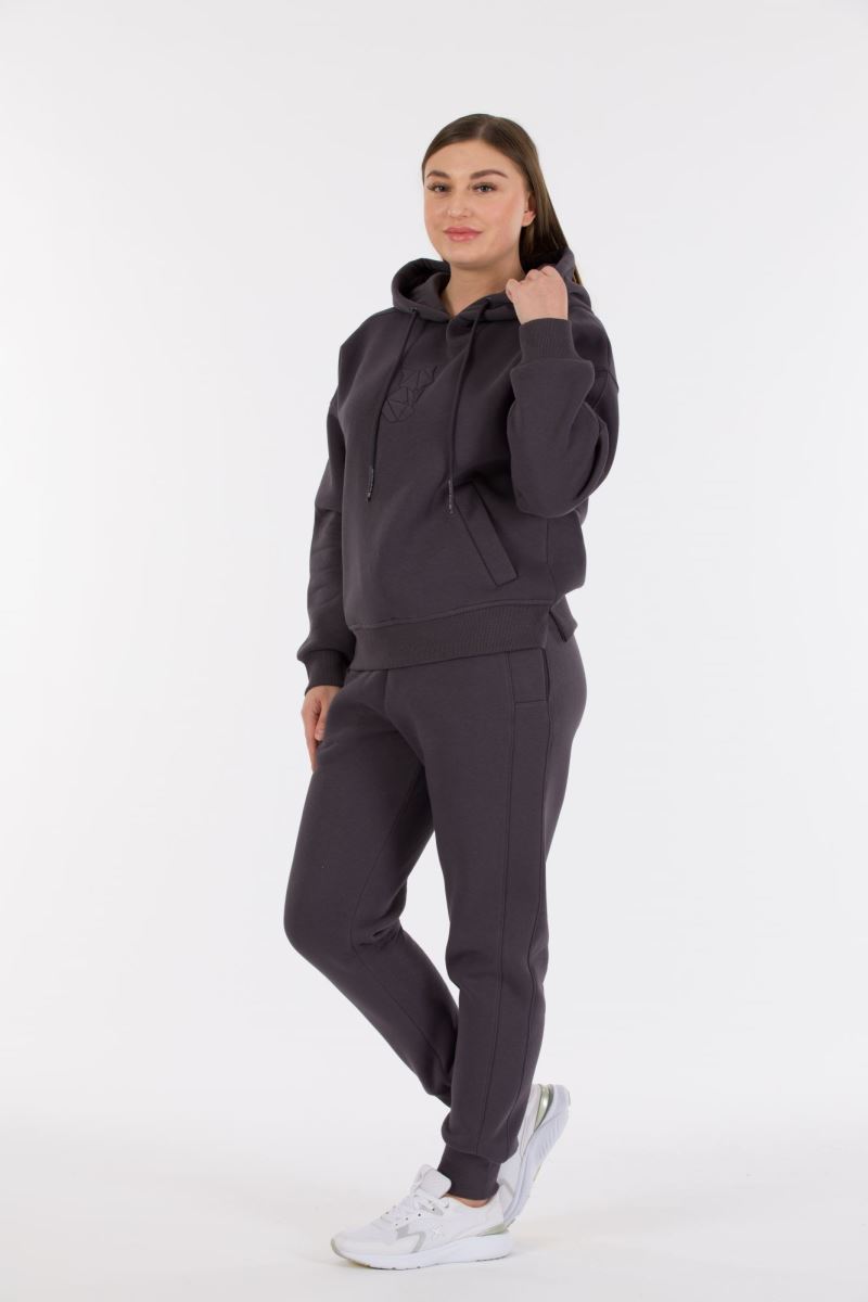 THREE YARN  TRACKSUIT