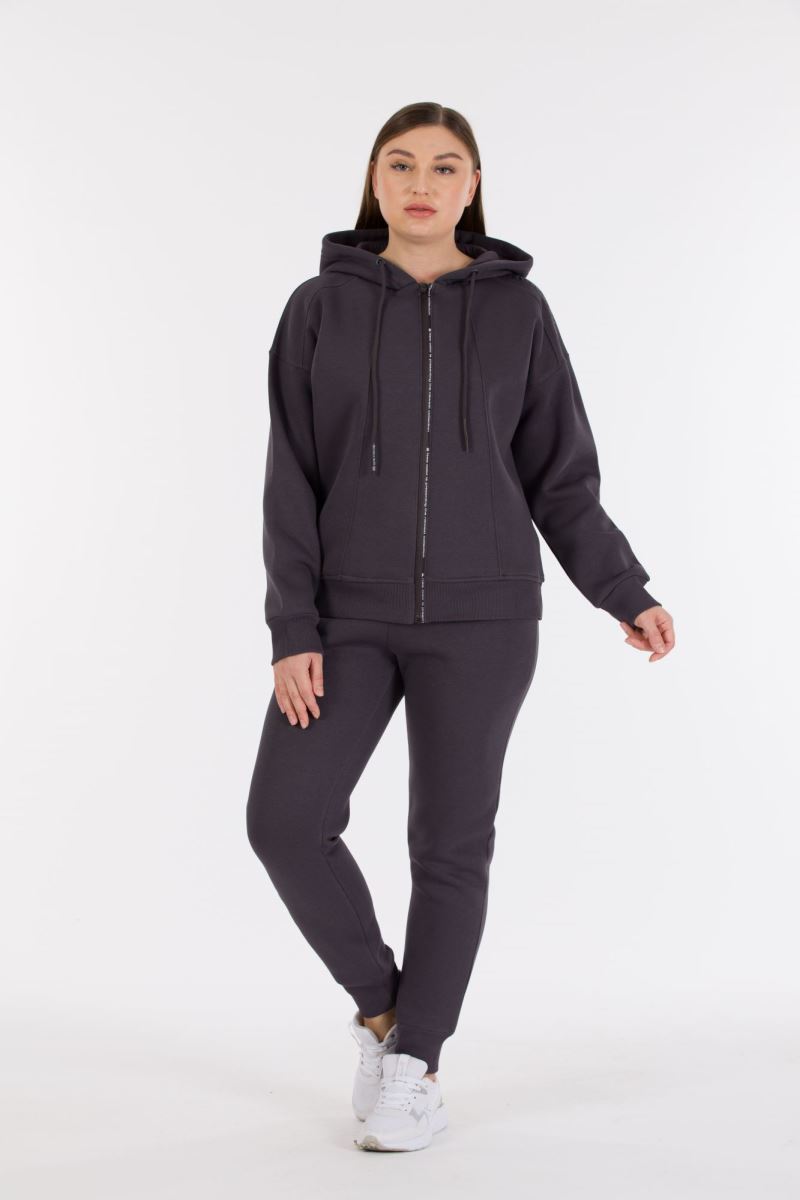 THREE YARN  TRACKSUIT