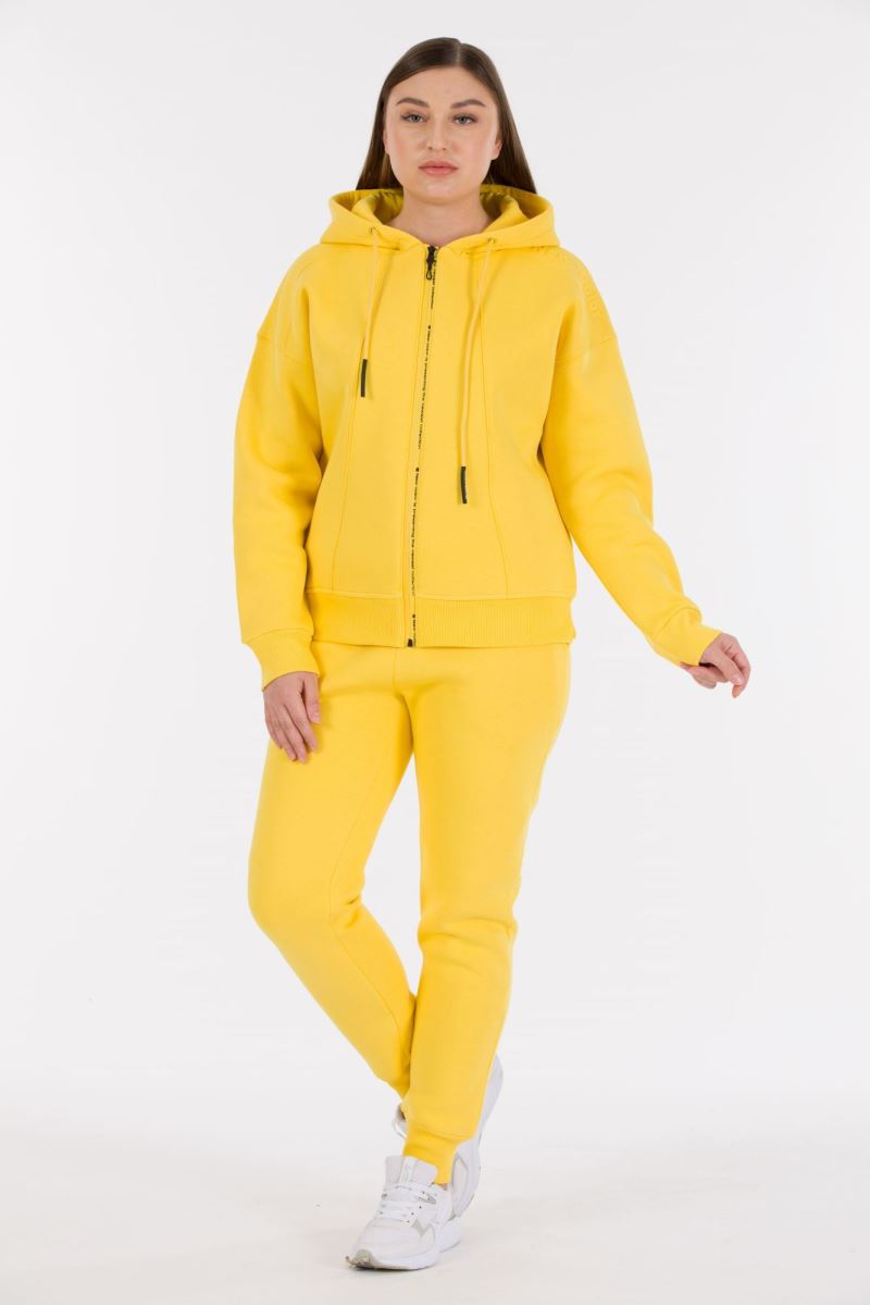 THREE YARN  TRACKSUIT