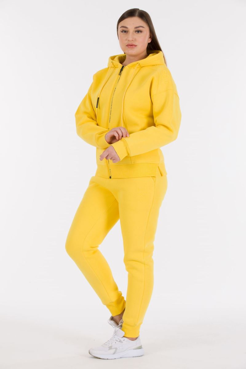THREE YARN  TRACKSUIT
