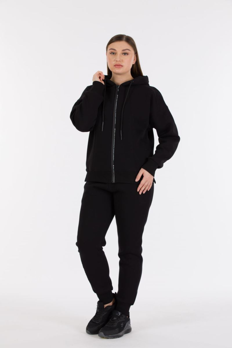 THREE YARN  TRACKSUIT