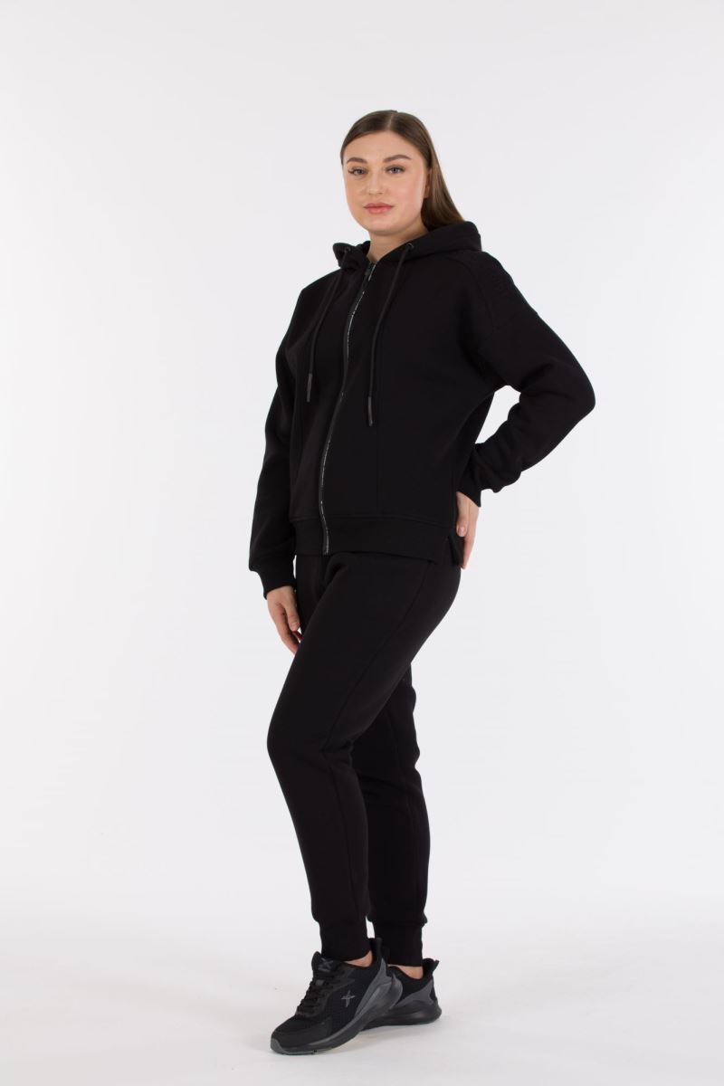 THREE YARN  TRACKSUIT
