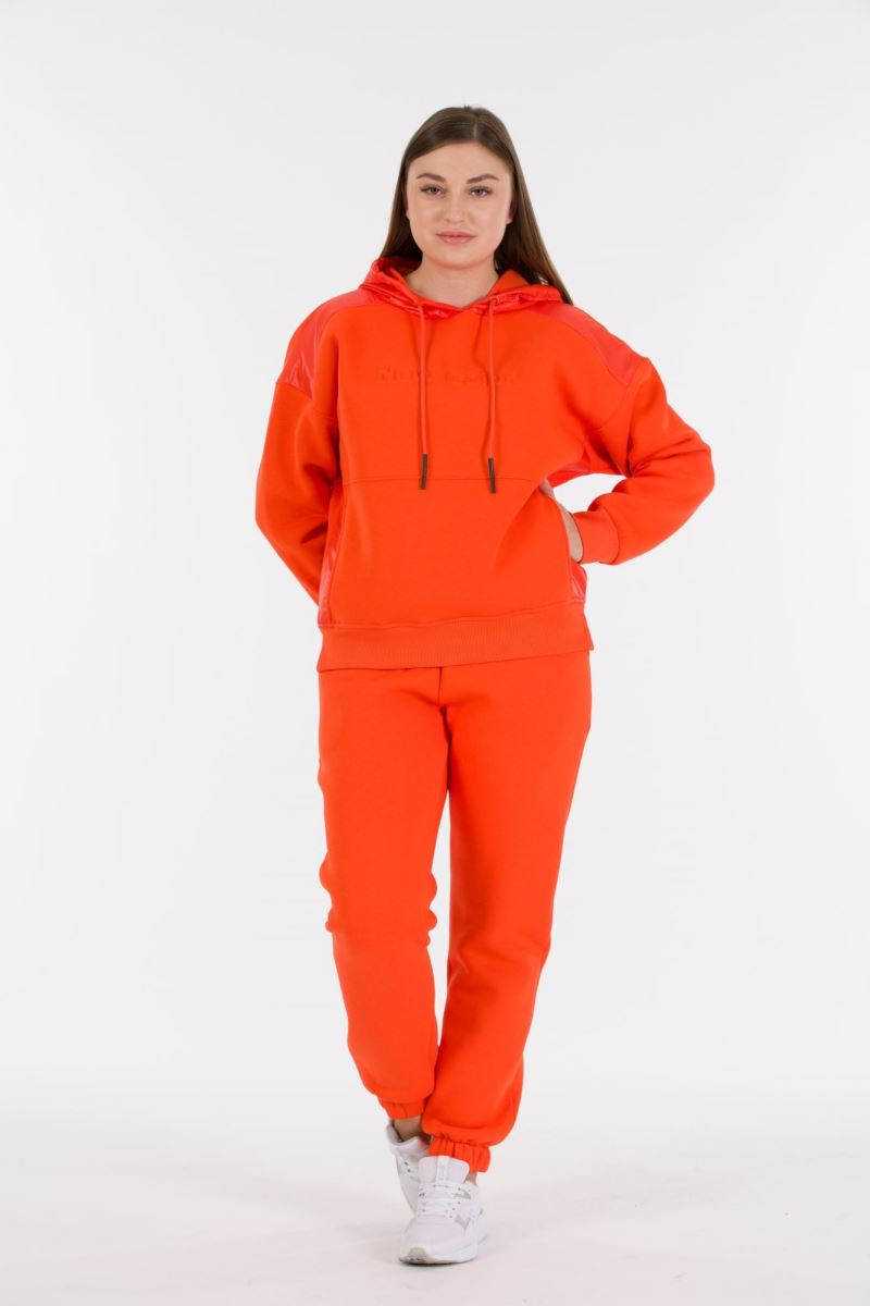 THREE YARN  TRACKSUIT