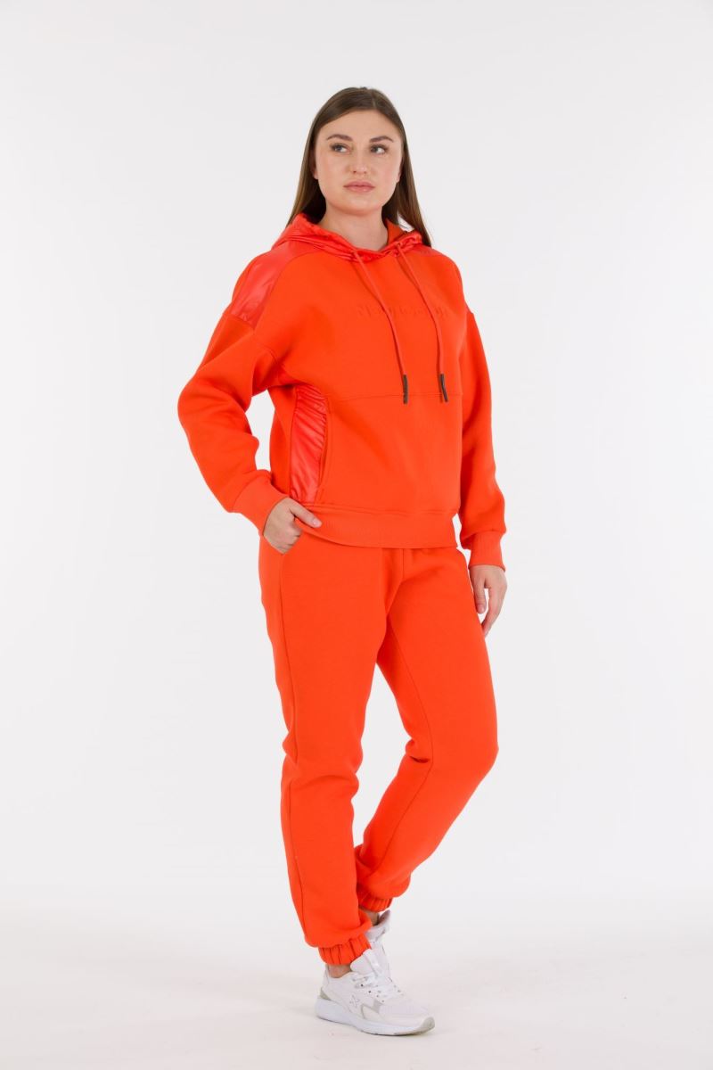 THREE YARN  TRACKSUIT