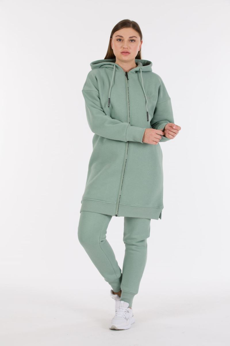 THREE YARN  TRACKSUIT