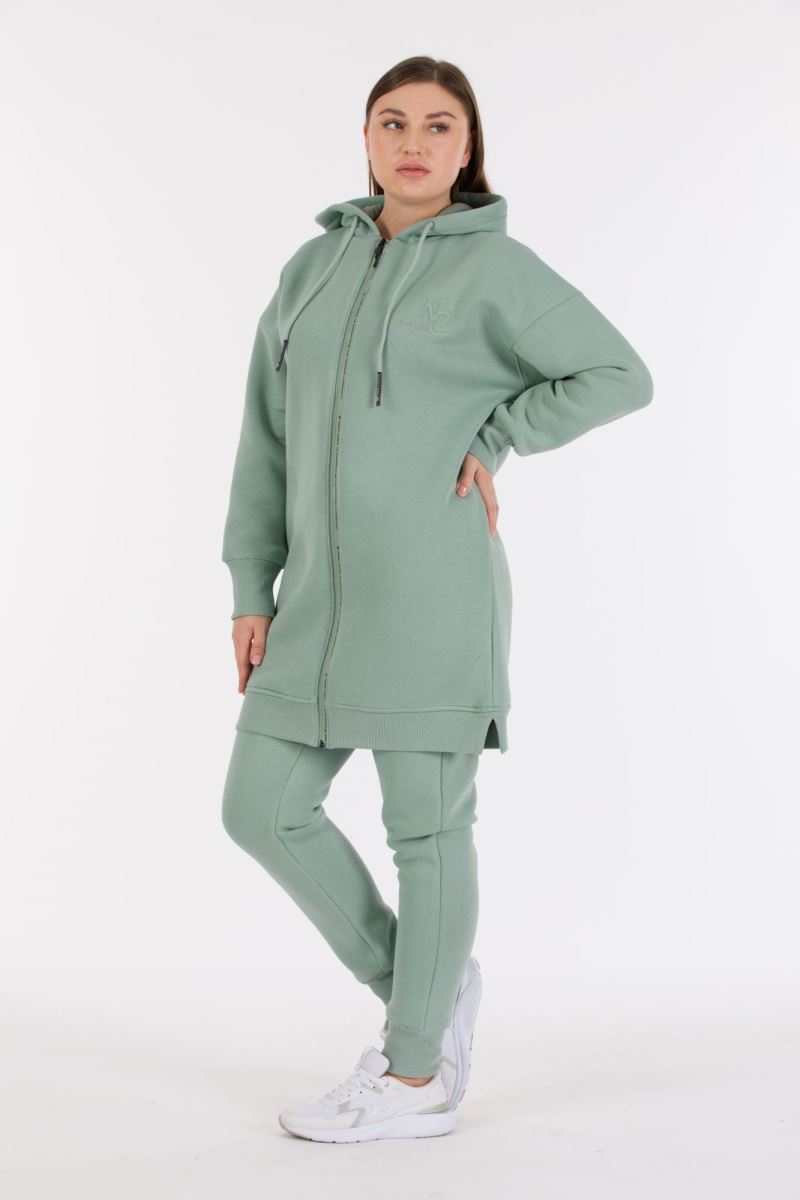THREE YARN  TRACKSUIT
