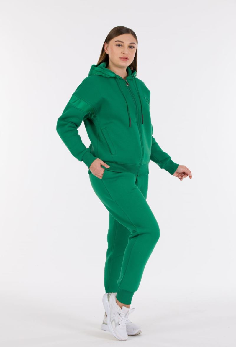 THREE YARN  TRACKSUIT