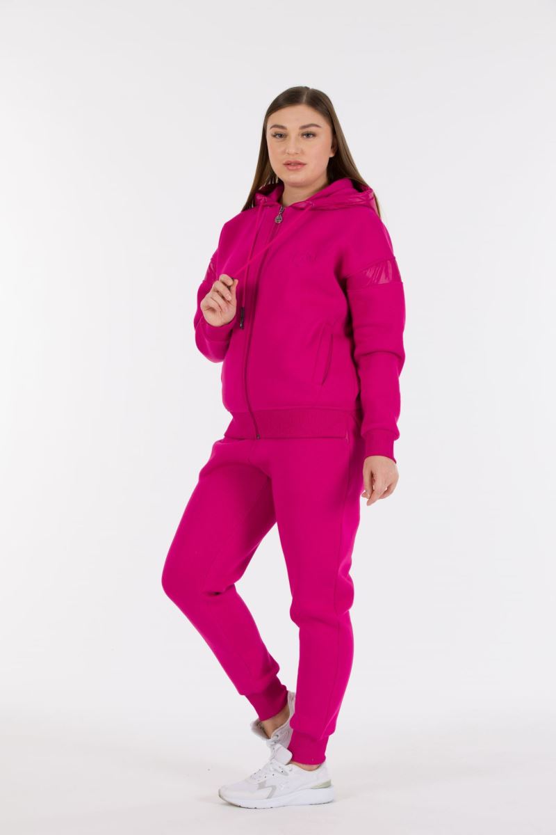THREE YARN  TRACKSUIT