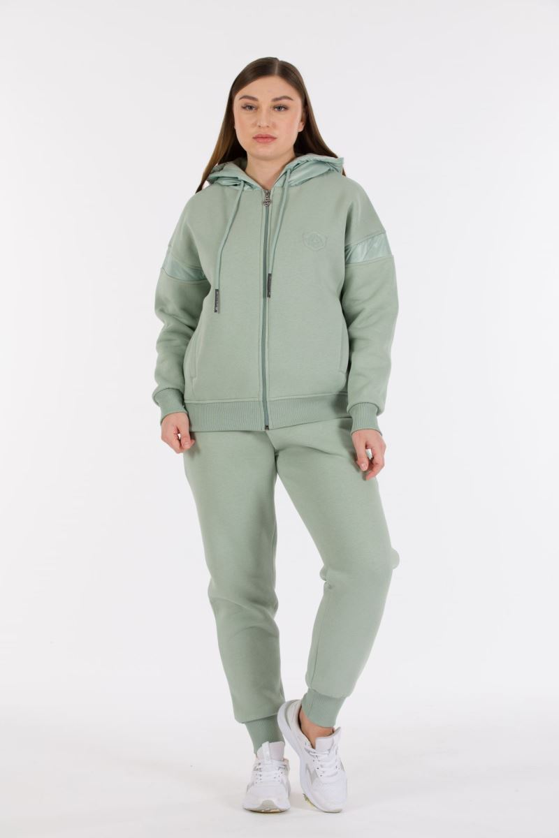 THREE YARN  TRACKSUIT